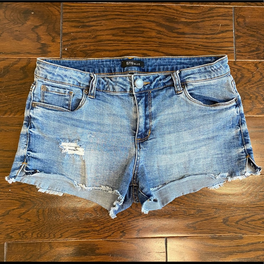 STS Blue Frayed Hem cutoff shorts